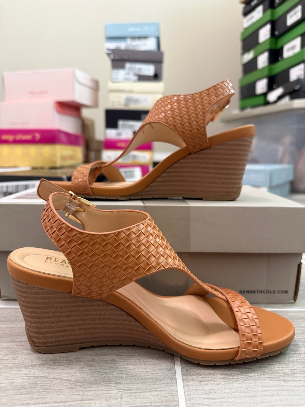 Kenneth Cole Reaction Women's Greatly Thong Almond Toe Wedge Sandals Heels - Picture 2 of 9